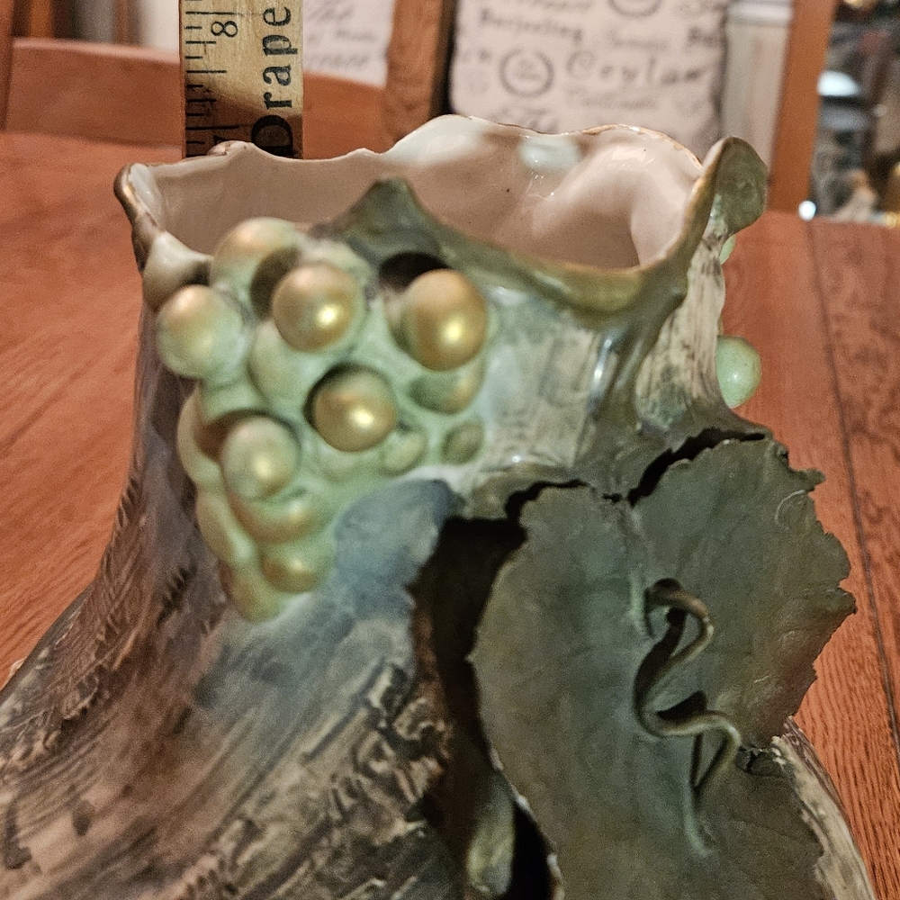Amphora Porcelain Vase with Raised Grapes and Leaves Art Nouveau Turn of Century - Picture 16 of 16